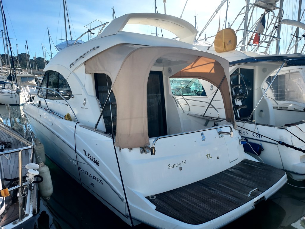 slider 32 Beneteau Antares 30 Fly